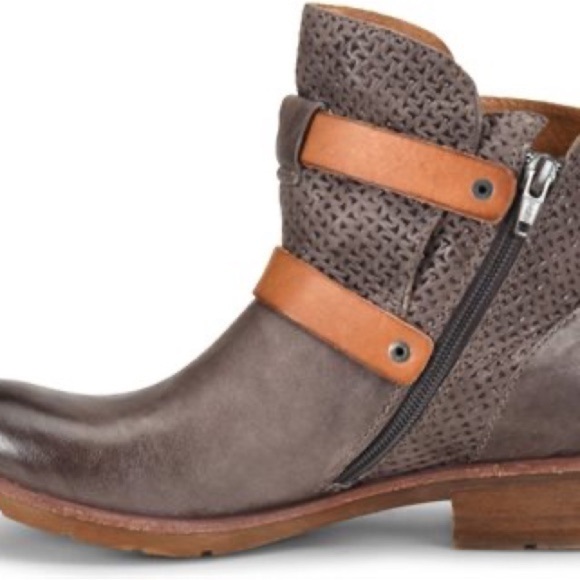 Sofft Brown Leather Slip On Combat Moto Buckle Strap Ankle Boots B409 - Picture 2 of 8